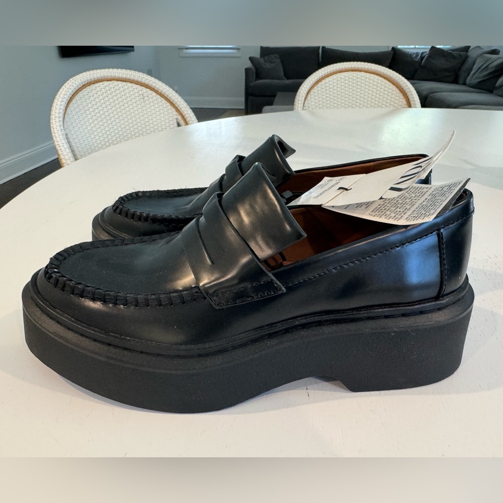 Never worn Zara platform women’s loafers